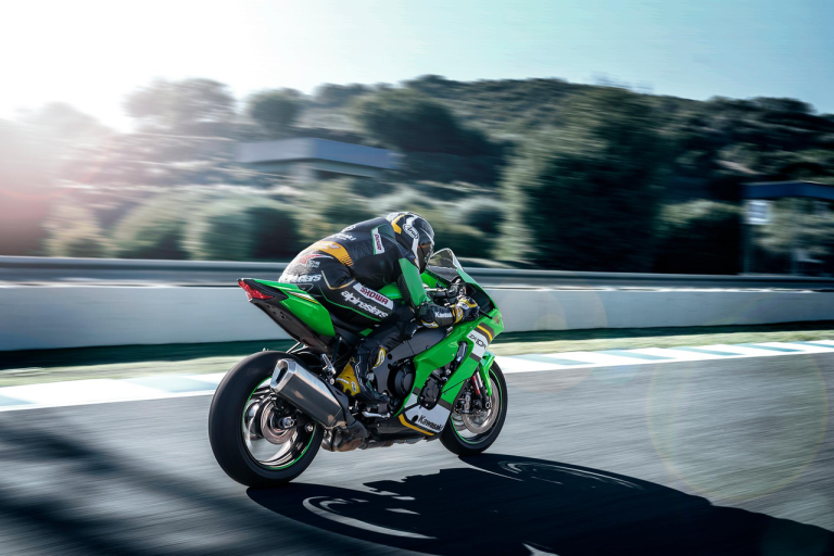 Kawasaki anuncia nova geração de motocicletas Enduro para 2026 com motor completamente redesenhado
