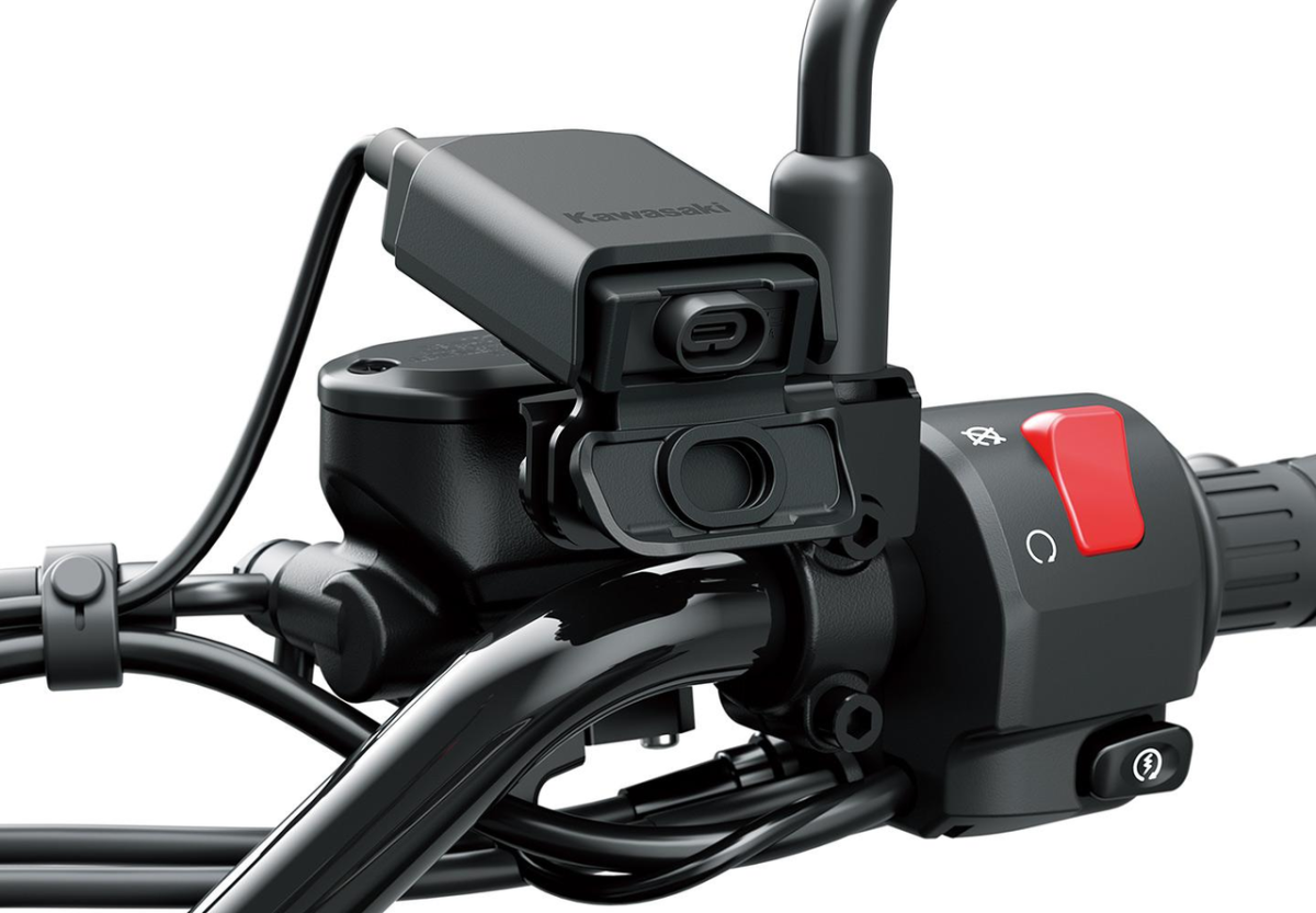 Tomada USB-C montada no guidão