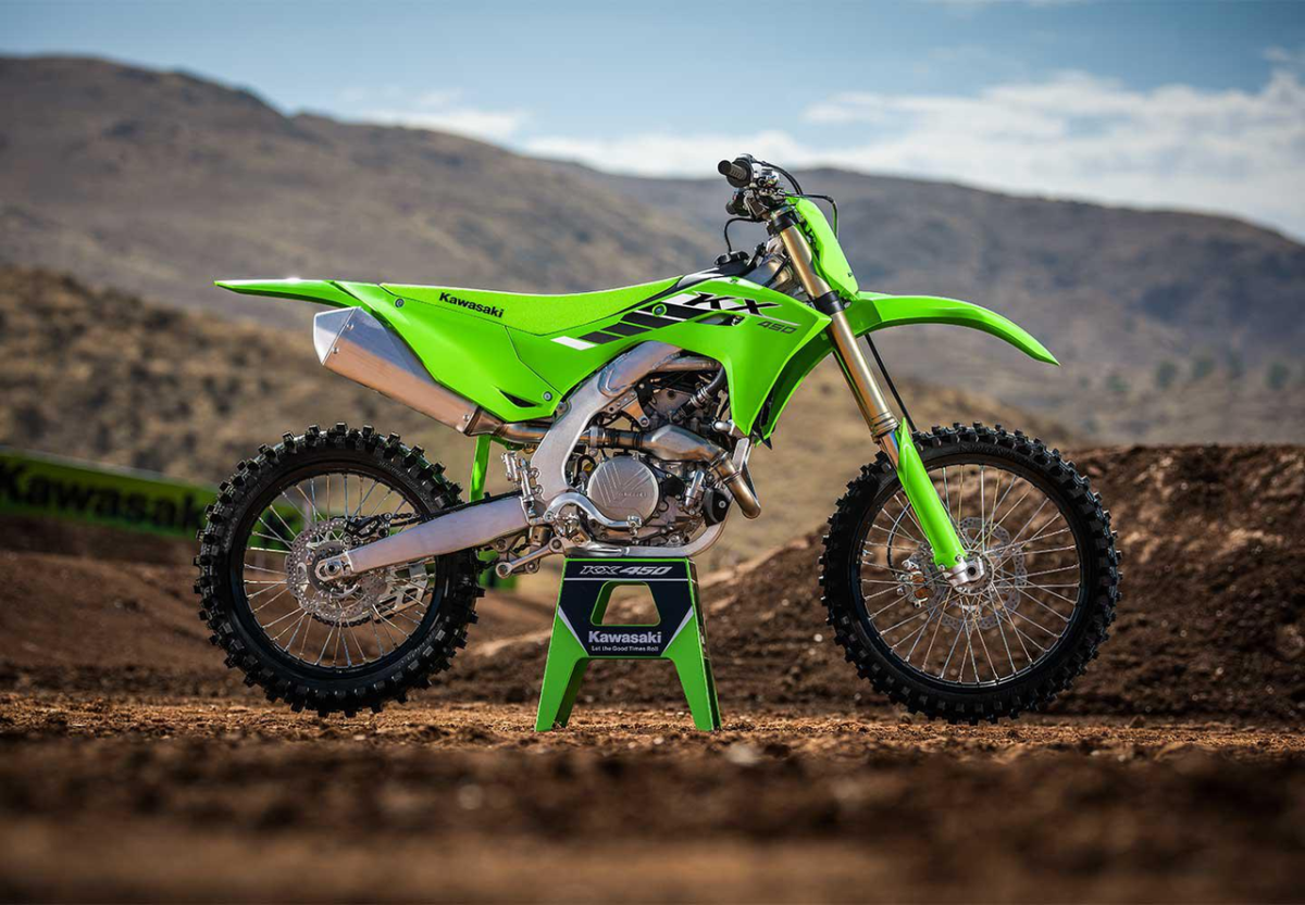 Modos de potência, controle de tração Kawasaki e modo de controle de largada acessados a partir dos botões do punho esquerdo